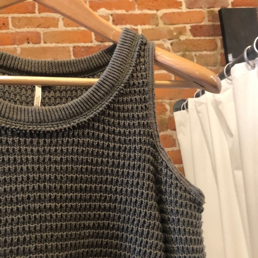 FREE PEOPLE | Sweater Cold Shoulder - Picture 4 of 4